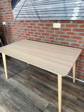 Ikea tafel (Lisabo) beschikbaar voor biedingen