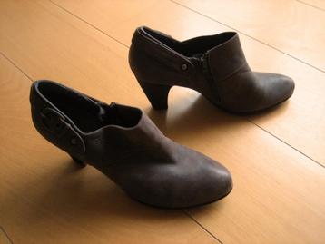 Zeer elegante taupe leren pumps TAMARIS 41 snazzeys beschikbaar voor biedingen