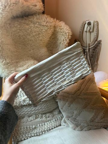 Brocante rieten mand - rotan manden - witte opbergmand beschikbaar voor biedingen