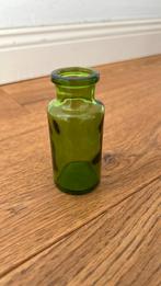 Kleine groene fles 7,5cm hoog, 3cm doorsnee, Antiek en Kunst, Antiek | Glas en Kristal, Ophalen of Verzenden