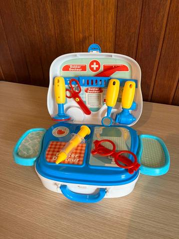 Dokterskoffer 11 delig, kinderspeelgoed beschikbaar voor biedingen