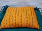 kussen oranje retro stof groot, Huis en Inrichting, Woonaccessoires | Kussens, Ophalen of Verzenden