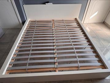 Tweepersoons IKEA bedframe incl lattenbodem (180x200)