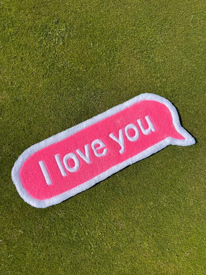 Custom Tufted Rug: "I Love You", Acrylic Yarn, Handmade, Huis en Inrichting, Stoffering | Tapijten en Kleden, Nieuw, Minder dan 50 cm