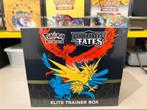 Hidden Fates Elite Trainer Box - Nieuw!, Ophalen of Verzenden, Nieuw, Boosterbox