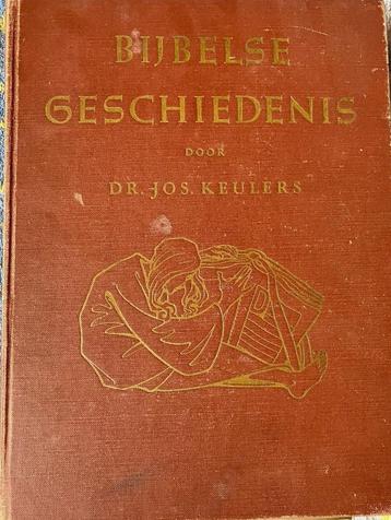 Diverse antieke boeken beschikbaar voor biedingen