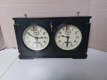 grote vintage Sovjet schaakklok beschikbaar voor biedingen