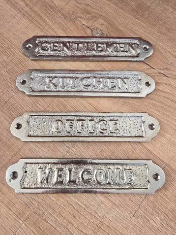 Antieke stalen deurlabels in zilver / deurbordjes, doorsigns beschikbaar voor biedingen