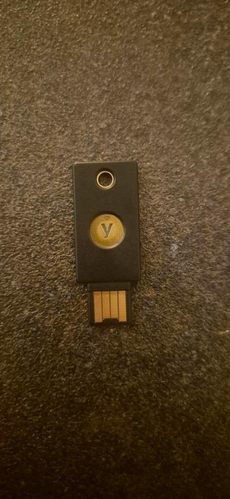 YubiKey Security Key FIDO (USB-A) – NIEUW & ongebruikt, Computers en Software, USB Sticks, Nieuw, Ophalen of Verzenden