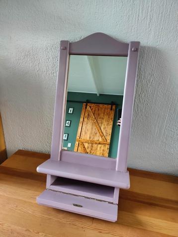 Spiegel met opbergvakje vintage oud lichtroze beschikbaar voor biedingen