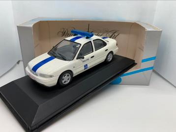 Ford Mondeo (Type CDW37) Politie/Police 1993 - MiniChamps beschikbaar voor biedingen