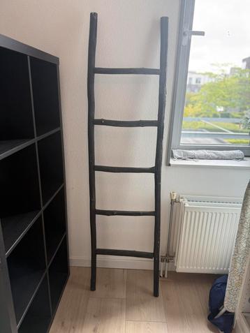 Zwarte houten decoratieladder – €7,50 beschikbaar voor biedingen