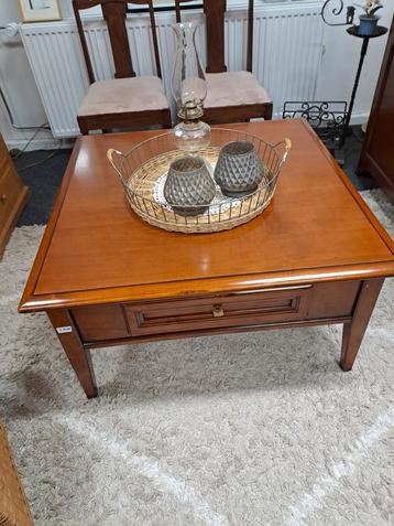 Salontafel met lades beschikbaar voor biedingen