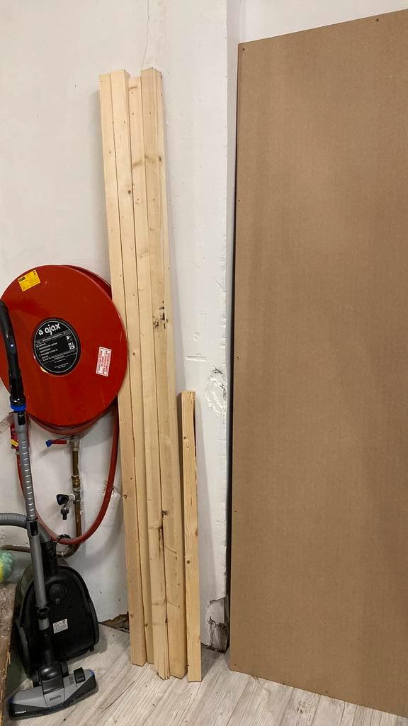 Diverse balken en MDF, Doe-het-zelf en Verbouw, Hout en Planken, Zo goed als nieuw, Balk, Vuren, 200 tot 250 cm, 50 mm of meer