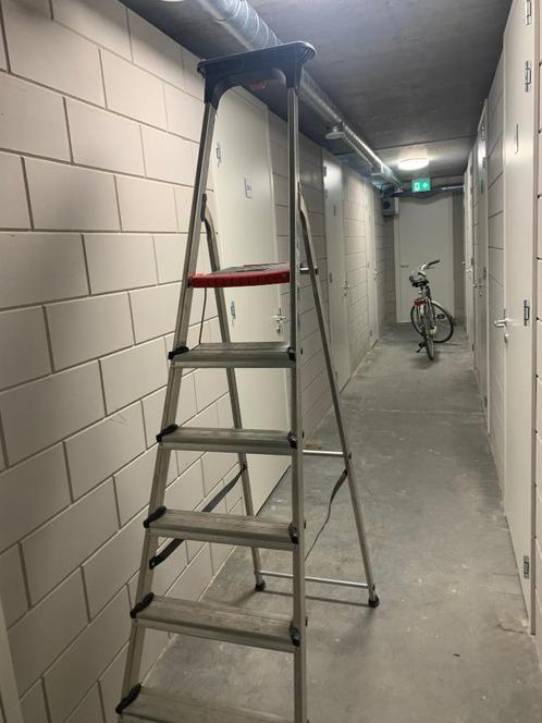 Huishoudtrap Altrex 7 treden, Doe-het-zelf en Verbouw, Ladders en Trappen, Zo goed als nieuw, Trap, Minder dan 2 meter, Ophalen
