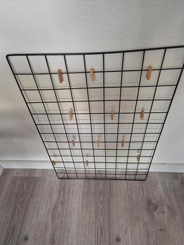 Foto/kaartenrek met knijpertjes beschikbaar voor biedingen