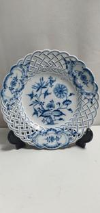 Meissen bord met opengewerkte motieven, Antiek en Kunst, Antiek | Servies los, Ophalen of Verzenden