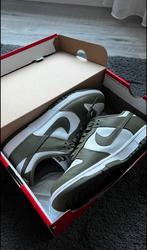 Nike Dunk Olive - Maat 38 - Zo goed als nieuw!, Kleding | Dames, Schoenen, Ophalen of Verzenden, Zo goed als nieuw, Groen, Sneakers of Gympen