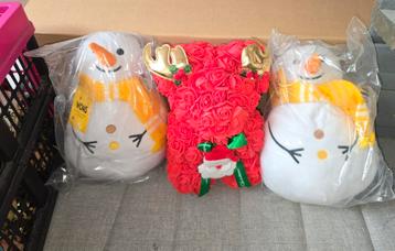 2 x jumbo sneeuwpop knuffel 28cm en 1 rozen kerst hert beschikbaar voor biedingen