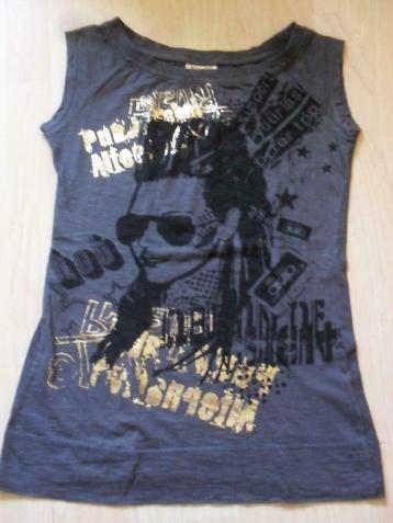 grijs t-shirt met opdruk maat S beschikbaar voor biedingen