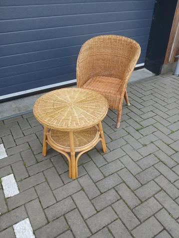 Rotan Tafeltje en stoel beschikbaar voor biedingen