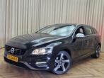 Volvo V60 1.5 T3 *R-Design* Leder / Stoelverwarming / Xenon, 1498 cc, 4 cilinders, Leder en Stof, Zwart