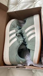 Nieuwe Adidas Court Base Sneakers, Kleding | Dames, Schoenen, Ophalen of Verzenden, Nieuw, Groen, Sneakers of Gympen