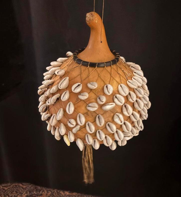 Zeer mooie Afrikaanse Shekere in heel mooie staat, Muziek en Instrumenten, Percussie, Zo goed als nieuw, Melodische percussie