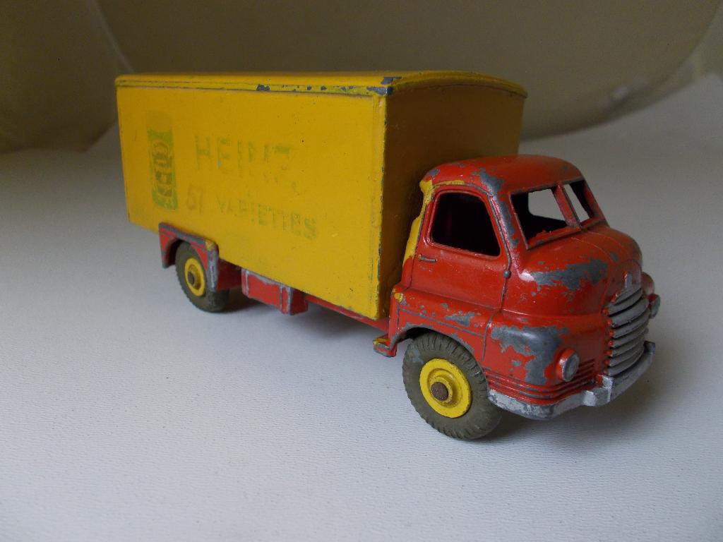 1955 Dinky SuperToys 923 BIG BEDFORD "HEINZ" (Repainted.)