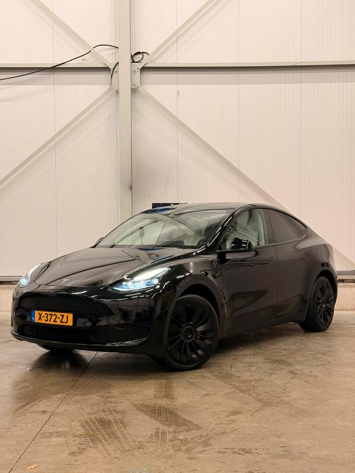 Tesla Model Y 2024 Zwart, BTW auto, 41000km onderhoud ge, Auto's, Tesla, Particulier, Model Y, Elektrisch, SUV of Terreinwagen