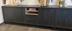 Dressoir zwart bruin houtstructuur met teak accenten, Huis en Inrichting, Kasten | Dressoirs, Ophalen, Zo goed als nieuw, 200 cm of meer