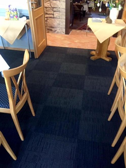 Goedkope donker blauwe tapijttegels 50x50cm NIEUW, Huis en Inrichting, Stoffering | Vloerbedekking, Nieuw, Tapijttegels, Blauw