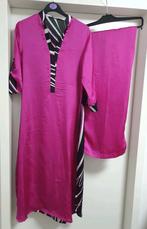 Maat S zijde fuchsia roze zwart pak jurk broek 2 delige pak, Kleding | Dames, Overige typen, Ophalen of Verzenden, Zo goed als nieuw