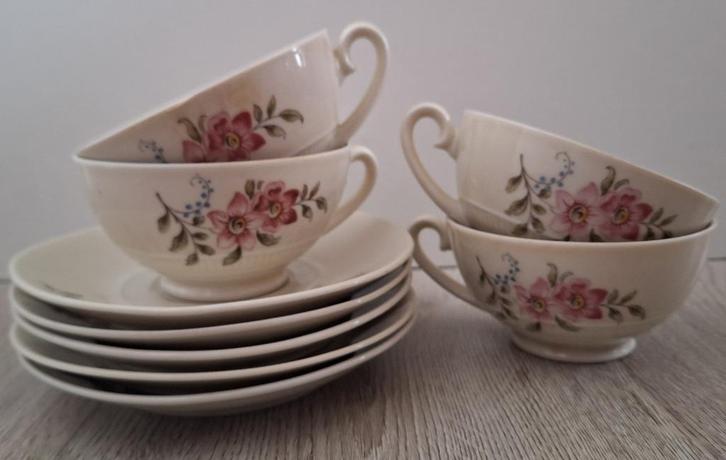 4 kop en schotels roze bloem Mosa Maastricht 5 poortjes, Antiek en Kunst, Antiek | Servies los, Ophalen of Verzenden