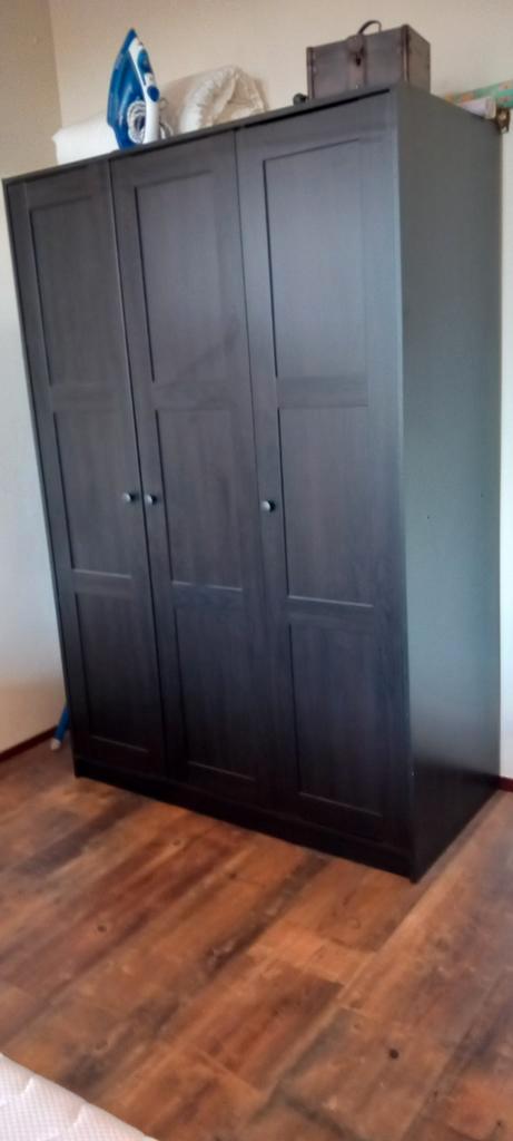 Ikea Rakkestad kledingkast - 3 deurs, Huis en Inrichting, Kasten | Kledingkasten, Zo goed als nieuw, Met deur(en), Met plank(en)