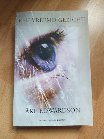 Boek. ÅKe edwardson - een vreemd gezicht.  beschikbaar voor biedingen