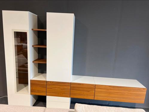 Hulsta wandkast Neo, Huis en Inrichting, Kasten | Wandmeubels, Zo goed als nieuw, 25 tot 50 cm, Ophalen