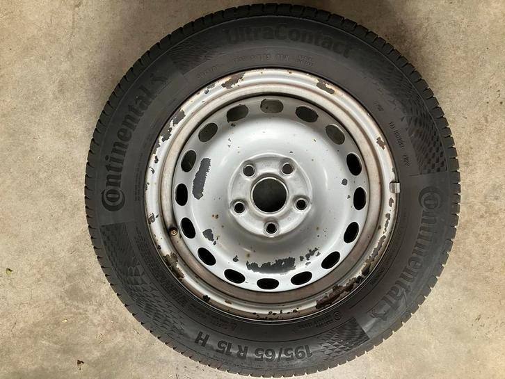 RESERVEWIEL VW Caddy /Golf Banden 195-65-R15 op stalen velg, Auto-onderdelen, Banden en Velgen, Banden en Velgen, Winterbanden