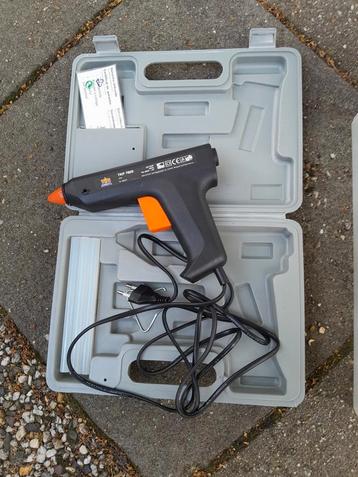 Nieuw lijmpistool met toebehoren beschikbaar voor biedingen