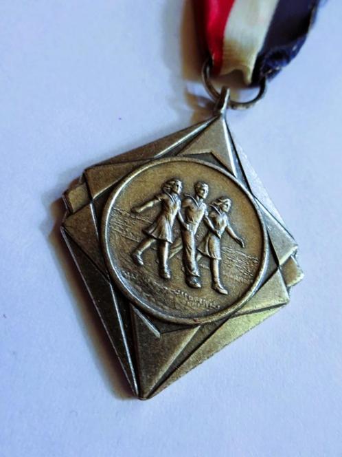 Medaille 1979 Oranje vereniging Uden, Postzegels en Munten, Penningen en Medailles, Overige materialen, Nederland, Verzenden