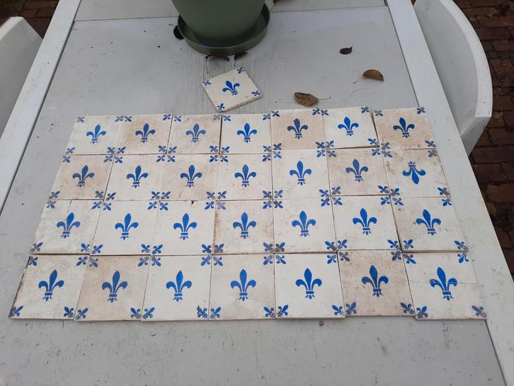 Oude Wandtegels met Fleur de Lis Motief, Antiek en Kunst, Antiek | Wandborden en Tegels, Ophalen of Verzenden