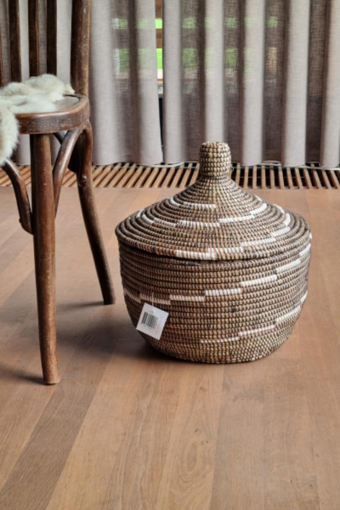 afrikaanse opbergmand tajine bruin wit handgemaakt, Huis en Inrichting, Woonaccessoires | Schalen en Manden, Nieuw, Mand, Rond
