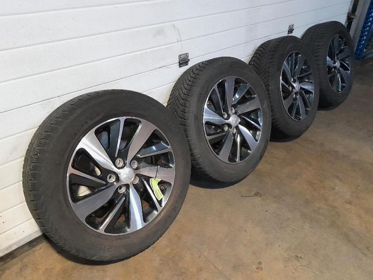 Velgen set met WINTER banden Mitsubishi ASX ( 215-60-R17 ), Auto-onderdelen, Banden en Velgen, Banden en Velgen, Winterbanden