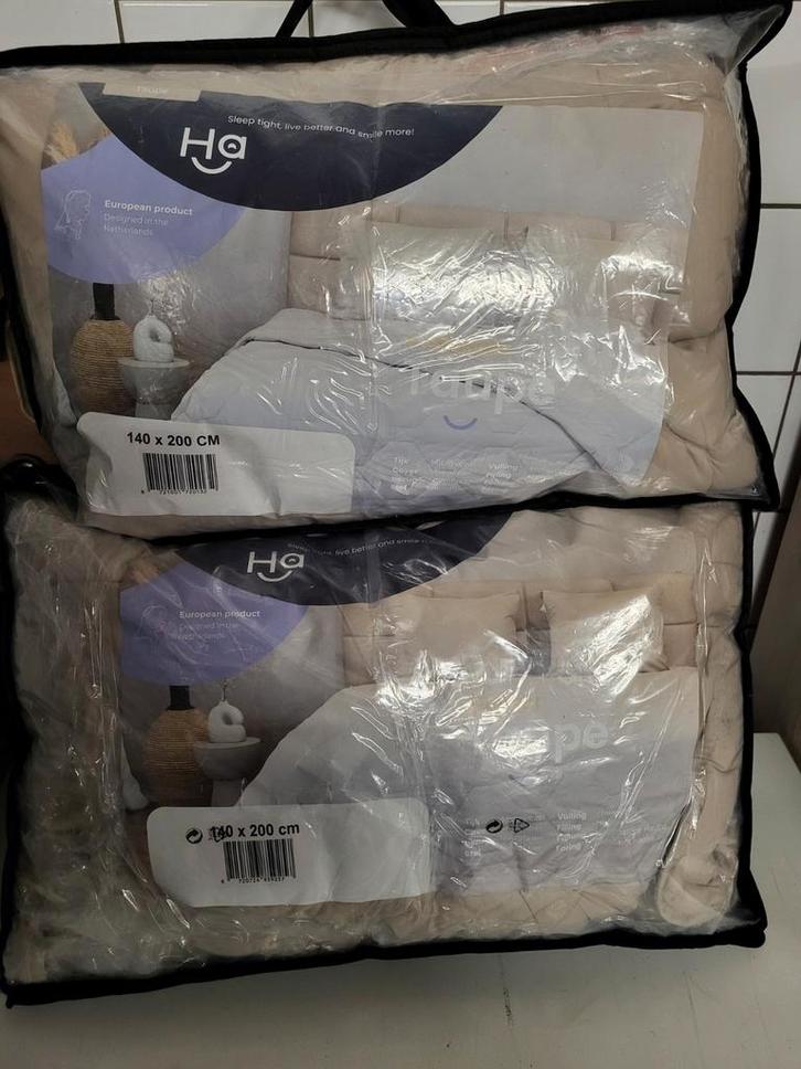 2x HappyBed Taupe voor het hele jaar - 140x200, Huis en Inrichting, Slaapkamer | Beddengoed, Zo goed als nieuw, Deken of Dekbed