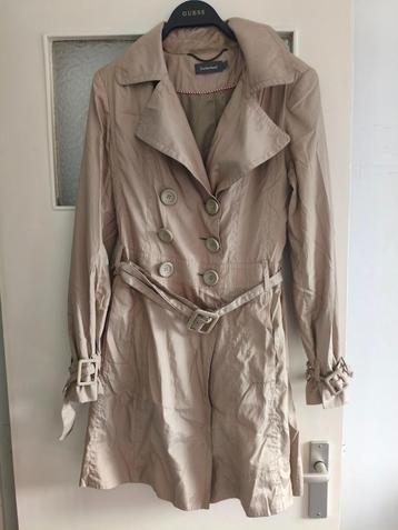 Sutherland zandkleurige dames trenchcoat met ceintuur beschikbaar voor biedingen