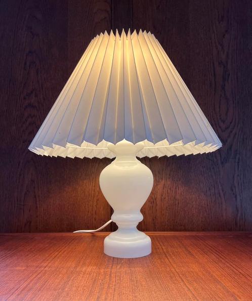 Vintage Deense tafellamp, David GL Belysning ‘60, Huis en Inrichting, Lampen | Tafellampen, Gebruikt, Minder dan 50 cm, Glas, Kunststof