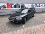 Volvo V70 2.4 170PK AUT 2002 Zwart, Auto's, 1800 kg, Beige, Lederen bekleding, Zwart