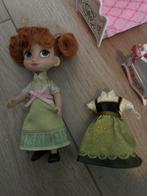 Kleine Anna van frozen met bedje en pop met bedje en pyjama, Verzamelen, Ophalen of Verzenden, Zo goed als nieuw, Pop