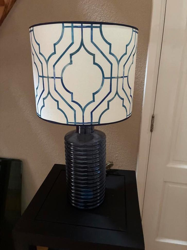 Handgemaakte lamp met kap, Huis en Inrichting, Lampen | Tafellampen, Nieuw, 50 tot 75 cm, Glas, Stof, Ophalen