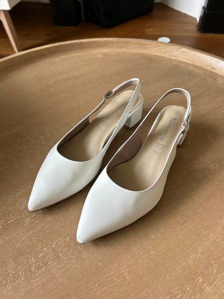 Tamaris schoenen wit - maat 42, Kleding | Dames, Schoenen, Zo goed als nieuw, Pumps, Wit, Ophalen of Verzenden